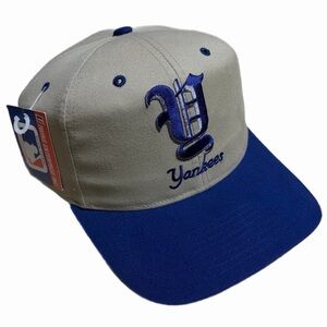 Vintage 1990s New York Yankees Twins Old English Style 2 Tone Snapback NWT’s New